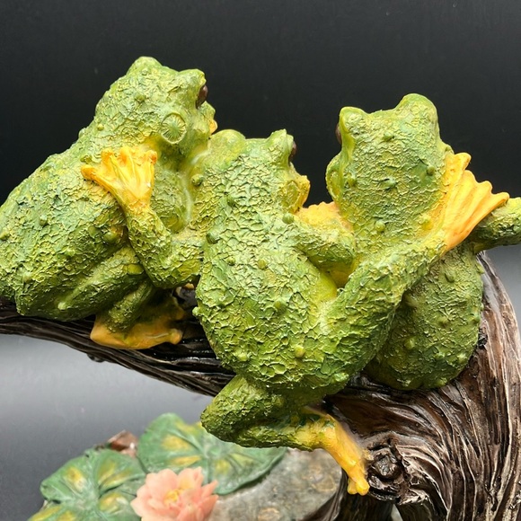 Charming Frog Trio Figurine - Picture 9 of 15